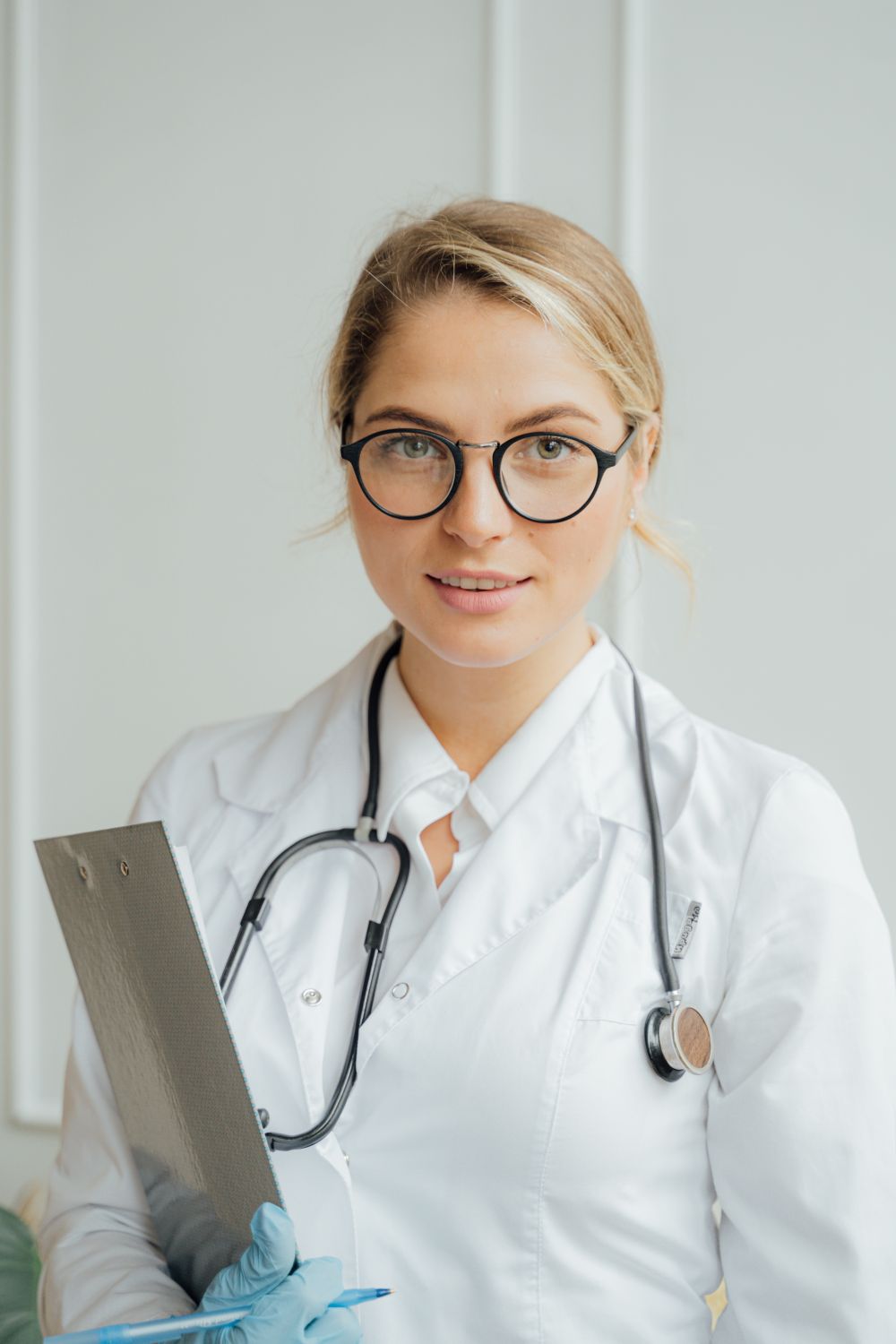 Professional registered nurse providing clinical wellness care